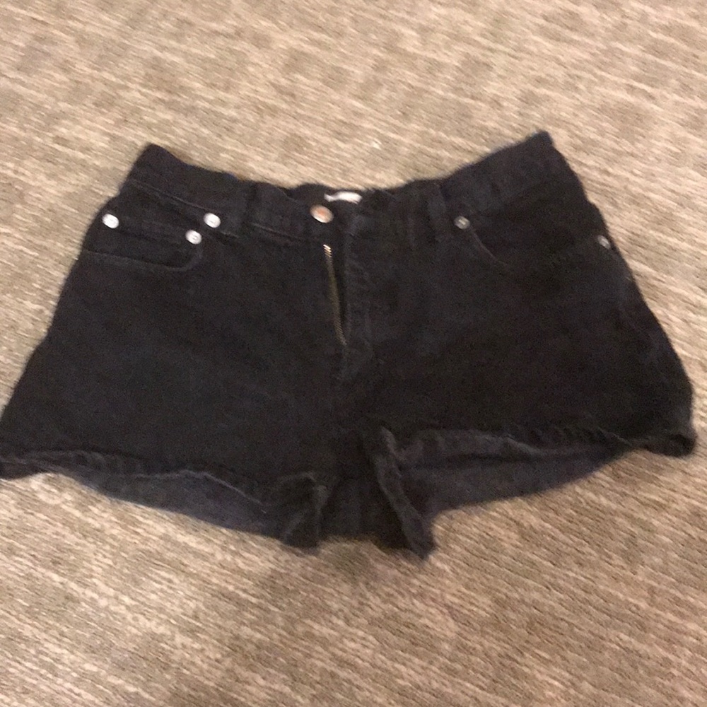 black mid rise/highwaisted black shorts